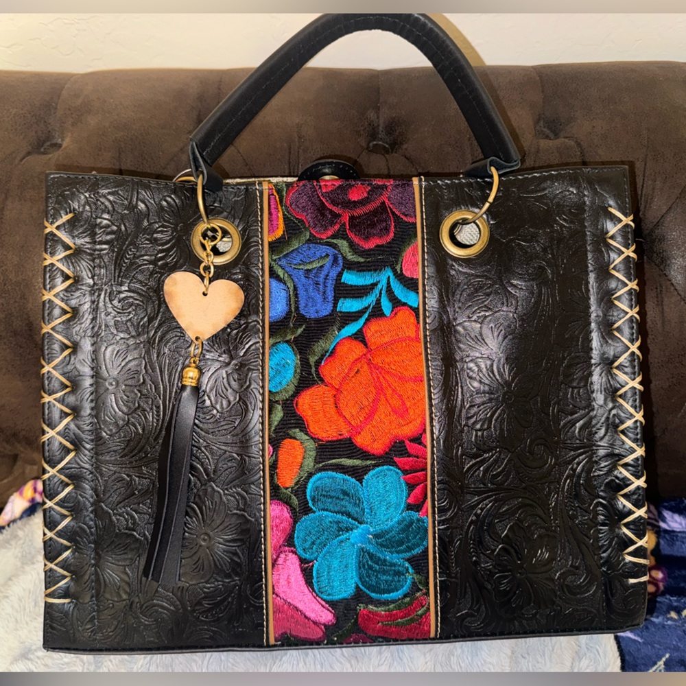 Black Purse product of Mexico Hand made.